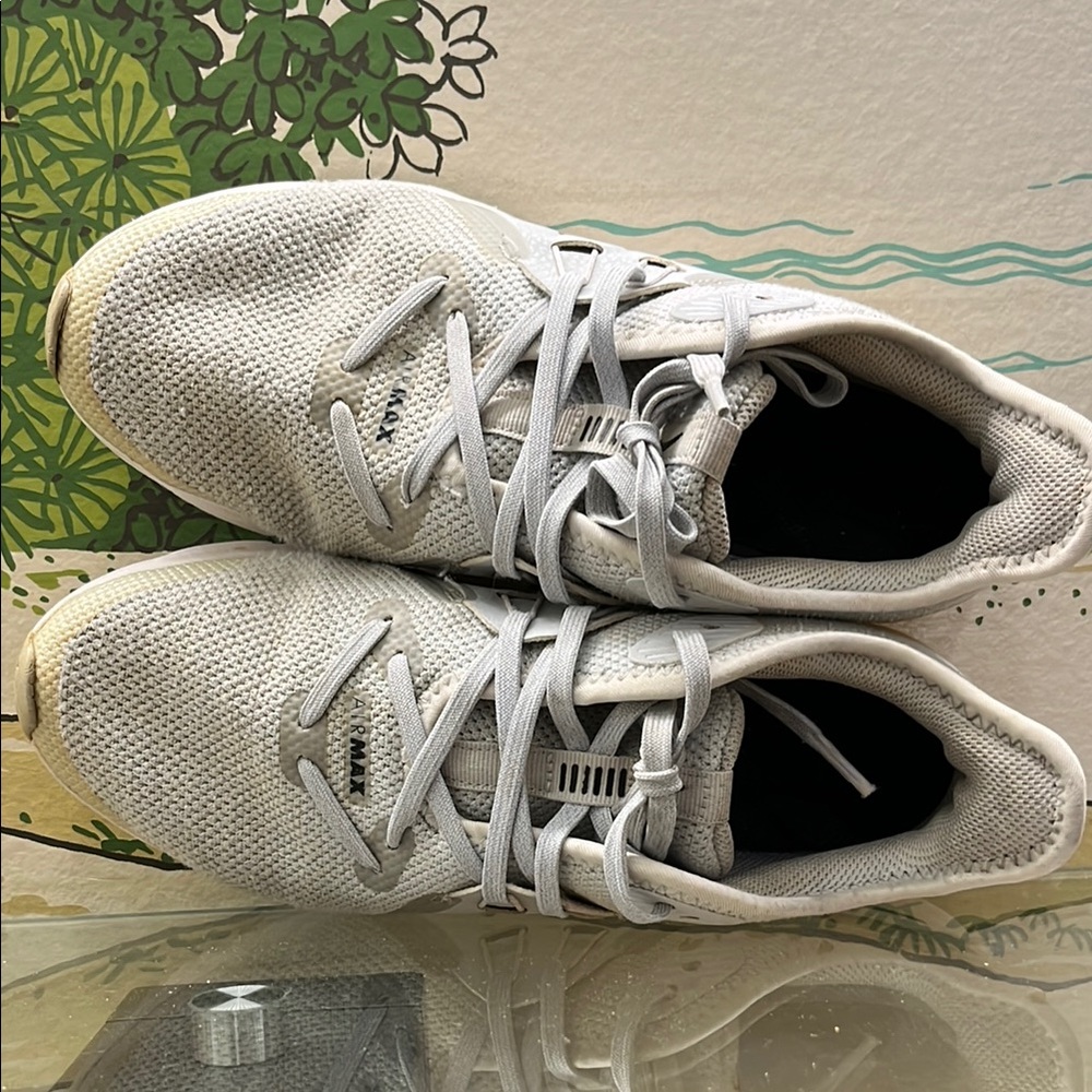 NIKE Light Gray Athletic Sneakers